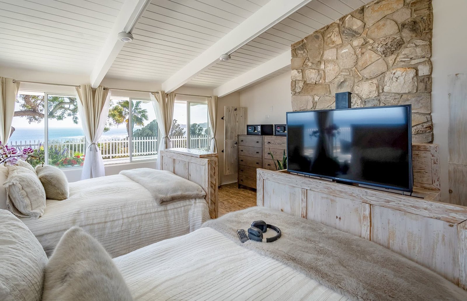 Semi-private bedrooms photo 1