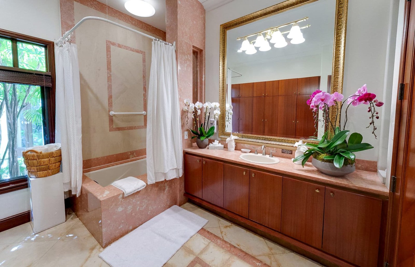 Semi-private bedrooms photo 2